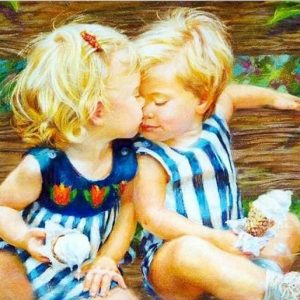 Niños Rubios Besándose